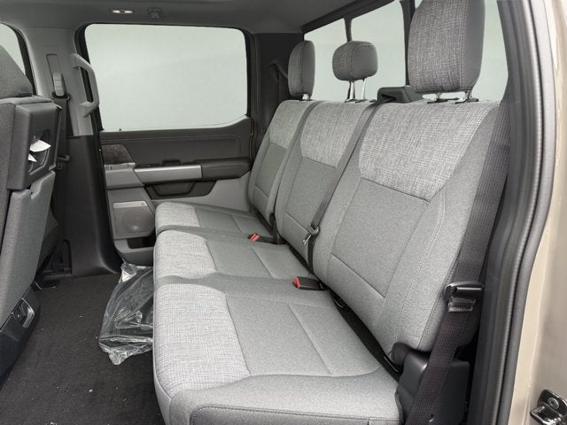 2027 Ford Super Duty F-350 SRW XLT