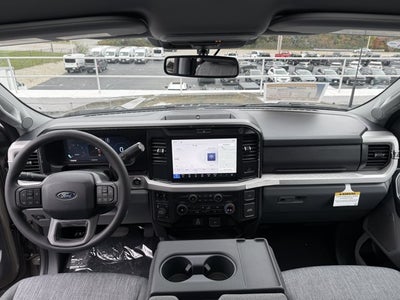 2027 Ford Super Duty F-350 SRW XLT