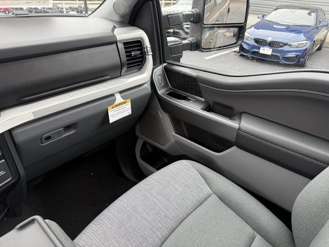 2027 Ford Super Duty F-350 SRW XLT