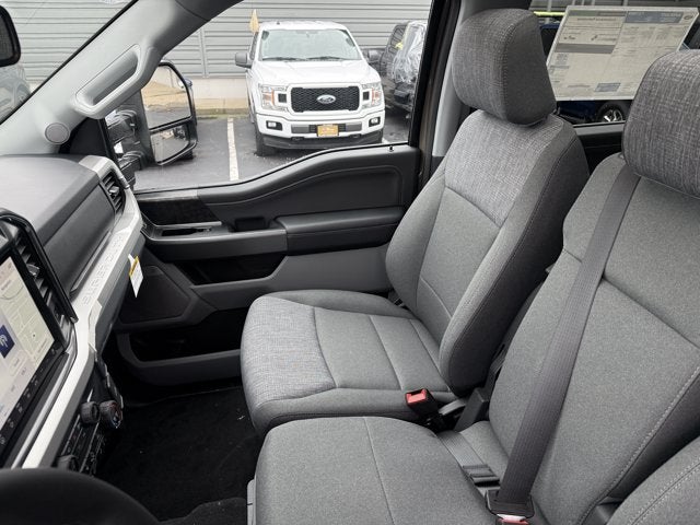 2027 Ford Super Duty F-350 SRW XLT