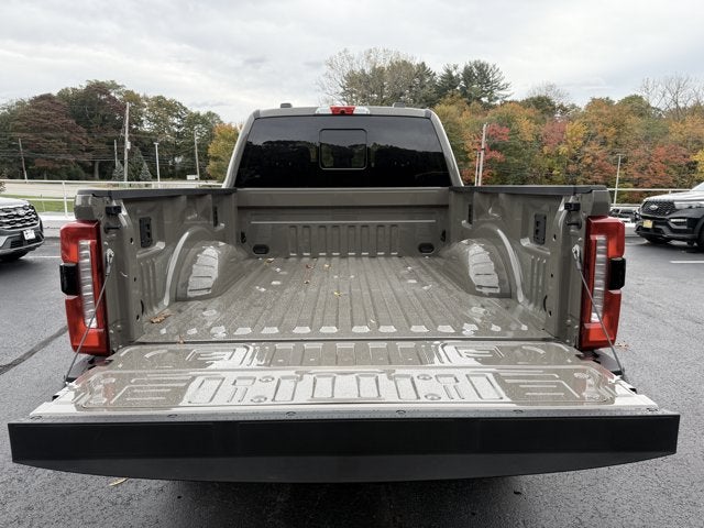 2027 Ford Super Duty F-350 SRW XLT