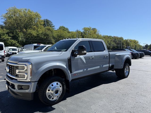 2027 Ford Super Duty F-450 DRW Platinum DRW