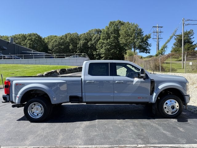 2027 Ford Super Duty F-450 DRW Platinum DRW