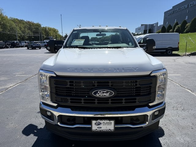 2027 Ford Super Duty F-350 SRW XL