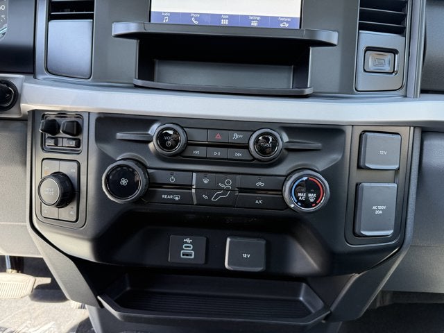 2027 Ford Super Duty F-350 SRW XLT