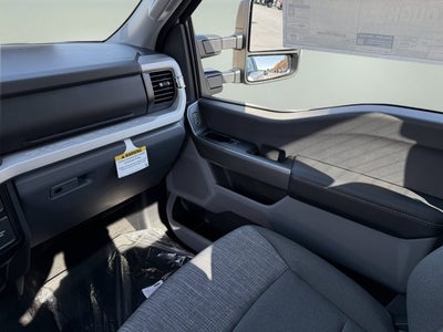 2027 Ford Super Duty F-350 SRW XLT