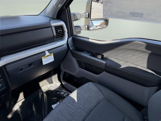 2027 Ford Super Duty F-350 SRW XLT