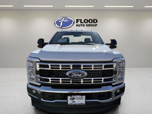 2027 Ford Super Duty F-350 SRW XLT