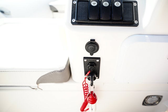 2025 Zodiac YACHTLINE YL490DL DELUXE Base