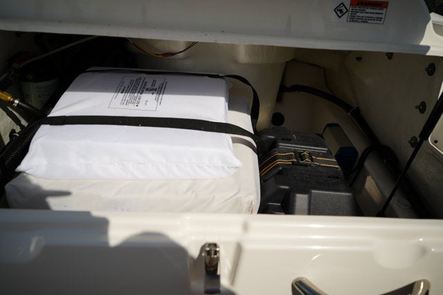 2025 Zodiac YACHTLINE YL490DL DELUXE Base