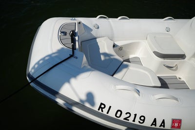 2025 Zodiac YACHTLINE YL490DL DELUXE Base