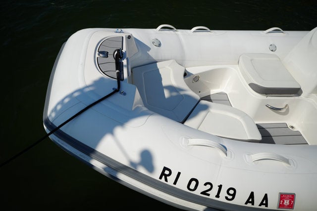 2025 Zodiac YACHTLINE YL490DL DELUXE Base