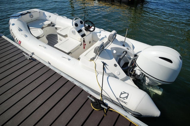 2025 Zodiac YACHTLINE YL490DL DELUXE Base