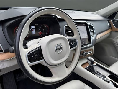 2022 Volvo XC90 Momentum