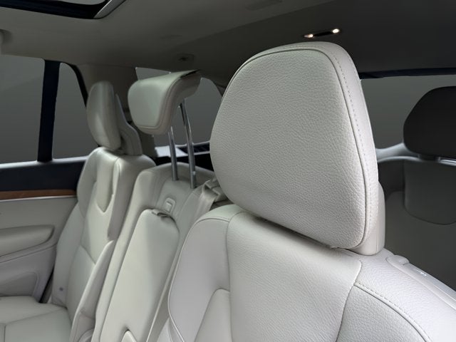 2022 Volvo XC90 Momentum