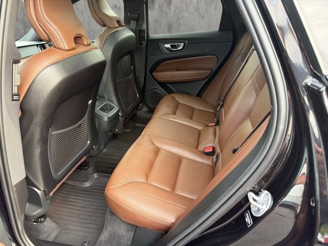 2024 Volvo XC60 Plus Dark Theme