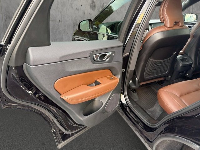2024 Volvo XC60 Plus Dark Theme