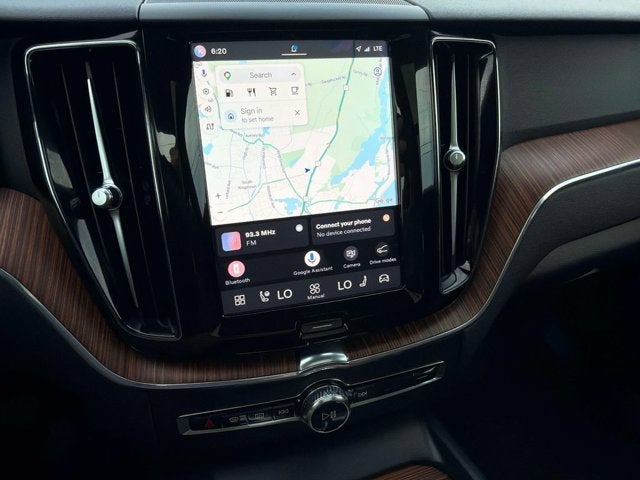 2024 Volvo XC60 Plus Dark Theme
