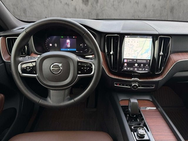 2024 Volvo XC60 Plus Dark Theme